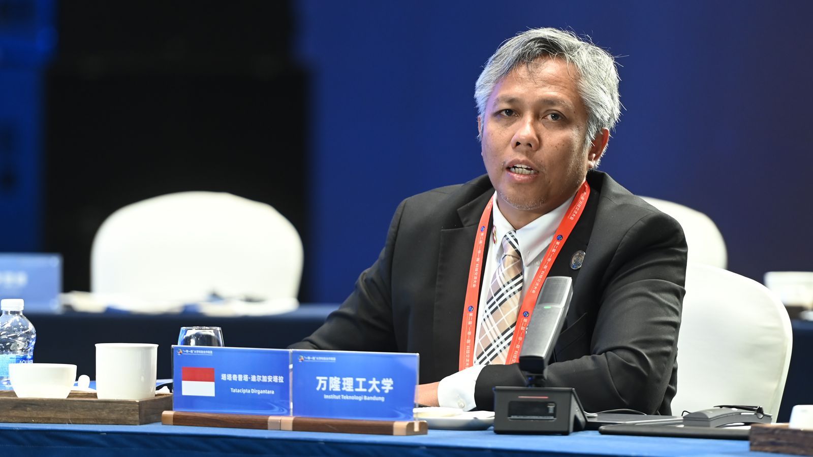 11印度尼西亚万隆理工大学校长塔塔奇普塔·迪尔加安塔拉_副本.jpg