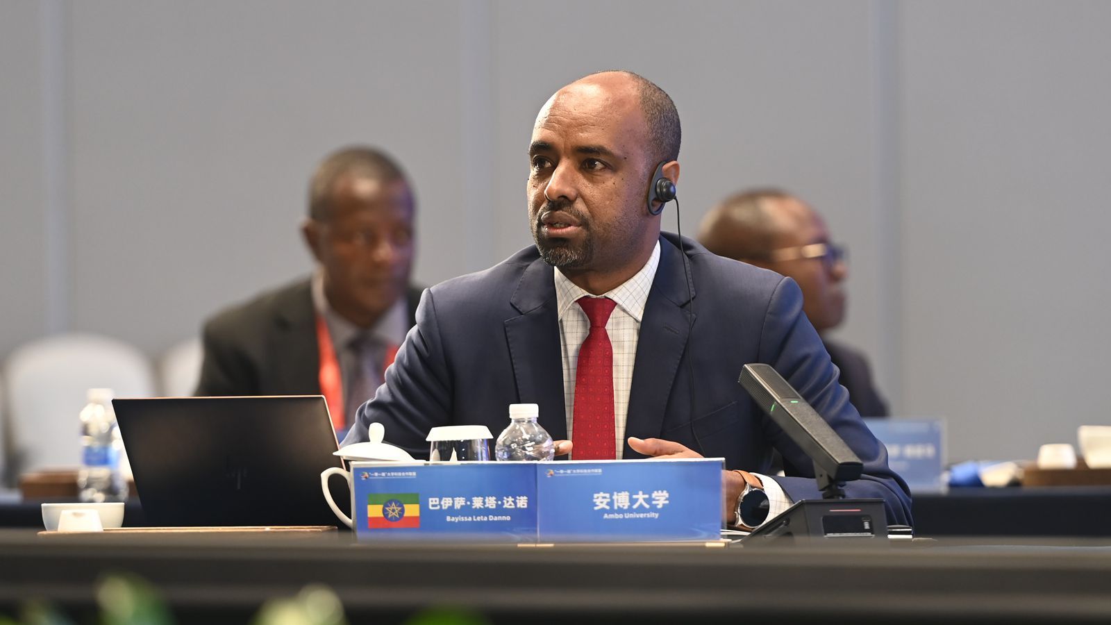 10埃塞俄比亚安博大学校长巴伊萨·莱塔·达诺_副本.jpg