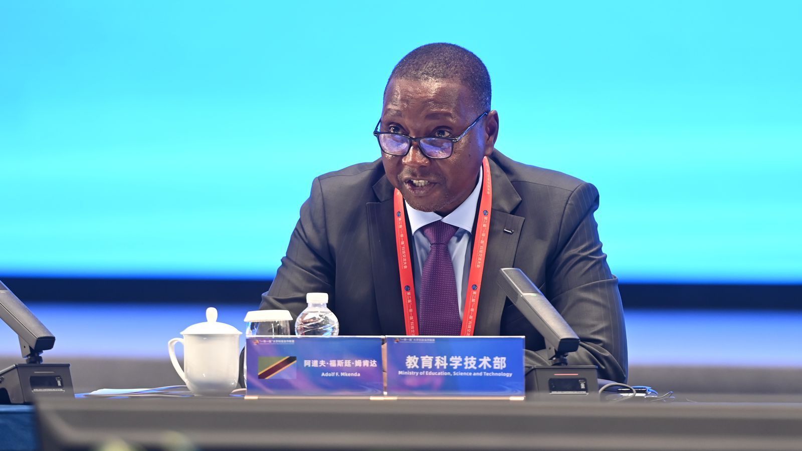 4坦桑尼亚教育科学技术部部长阿道夫·福斯廷·姆肯达_副本.jpg